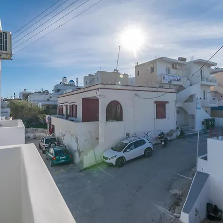 μπαλκόνι με θέα / Viewtiful Balcony * Adamantas (Milos)