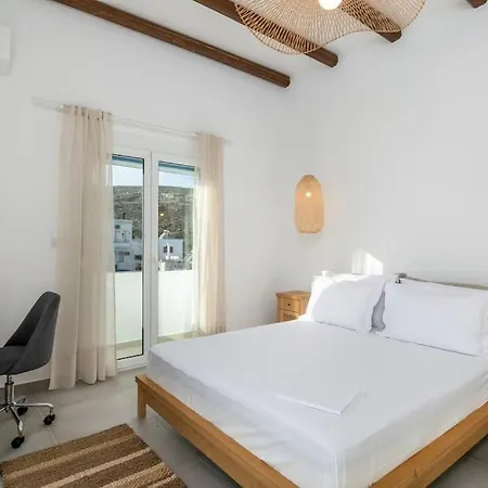 μπαλκόνι με θέα / Viewtiful Balcony Apartment Adamantas (Milos)