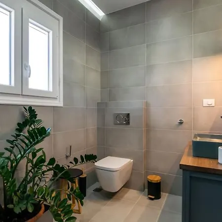 μπαλκόνι με θέα / Viewtiful Balcony Apartment Adamantas (Milos)