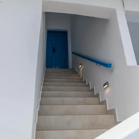 μπαλκόνι με θέα / Viewtiful Balcony Apartment Adamantas (Milos)